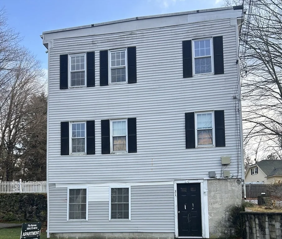2 bed, 1 bath apartment for rent at 31 Wellington St Unit 2, Medway