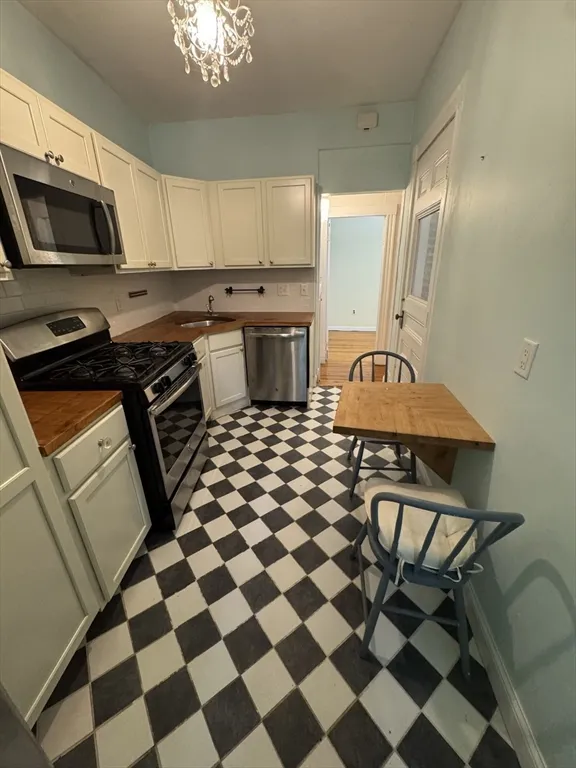 2 bed, 1 bath apartment for rent at 31 Westbourne Ter Unit 2, Corey Hill — photo 11 of 15