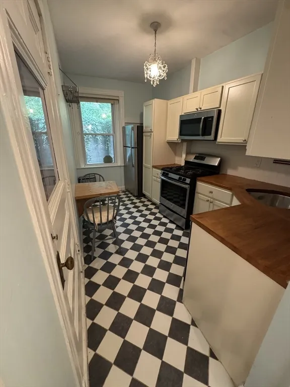 2 bed, 1 bath apartment for rent at 31 Westbourne Ter Unit 2, Corey Hill — photo 10 of 15