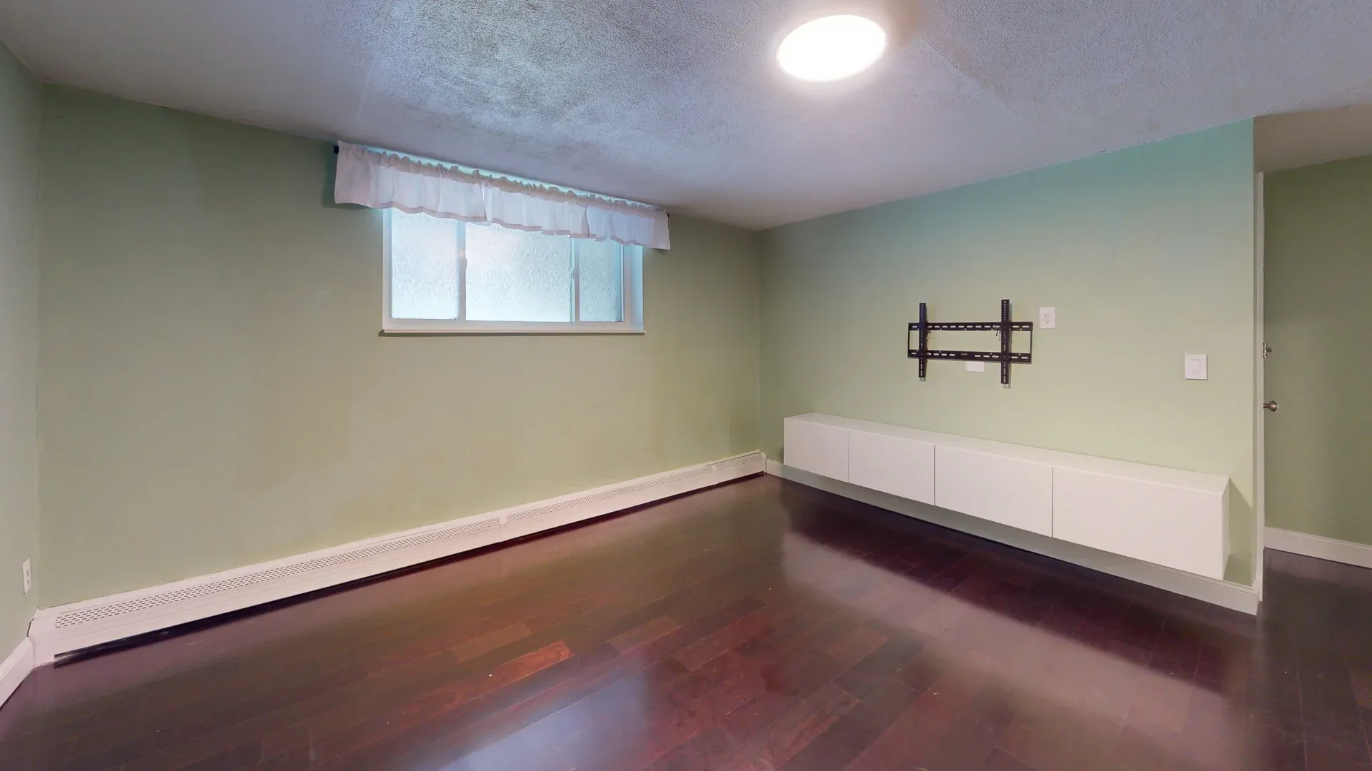 2 bed, 1 bath apartment for rent at 31 Westgate Rd Unit 1, Chestnut Hill — photo 4 of 8
