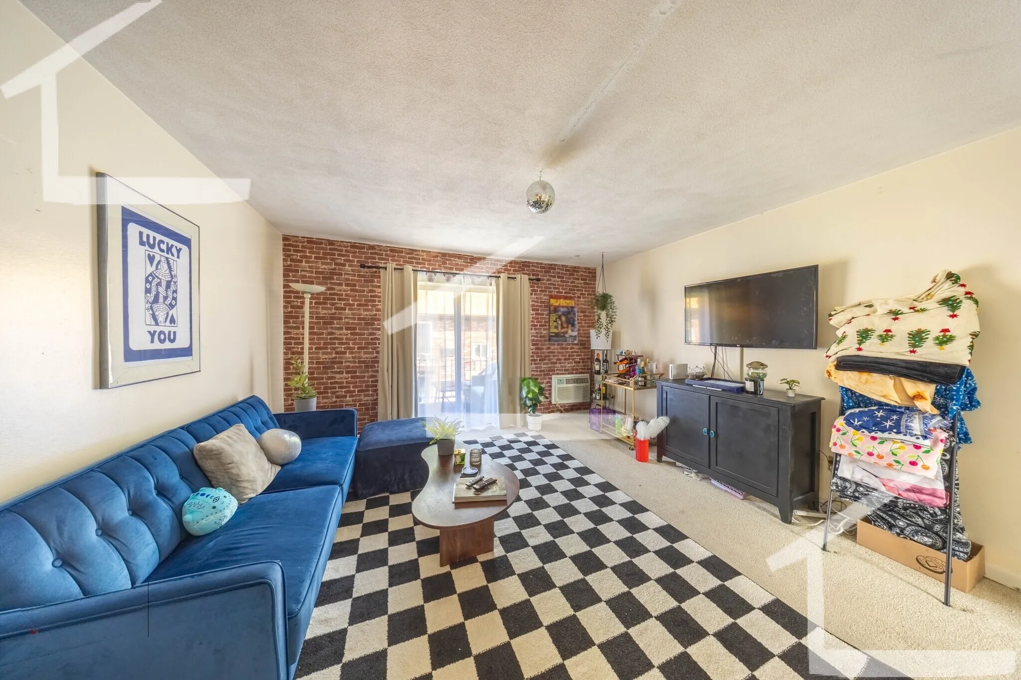 2 bed, 1 bath apartment for rent at 31 Westgate Rd Unit 6, Chestnut Hill — photo 2 of 9