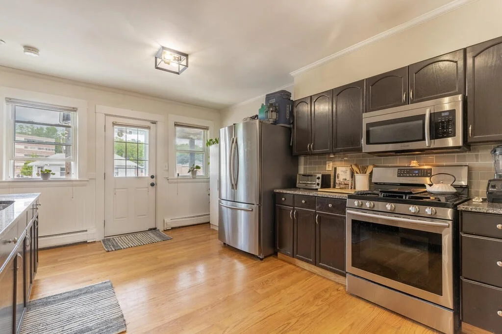 2 bed, 1 bath apartment for rent at 31 Weston St Unit 4, Waltham — photo 4 of 12