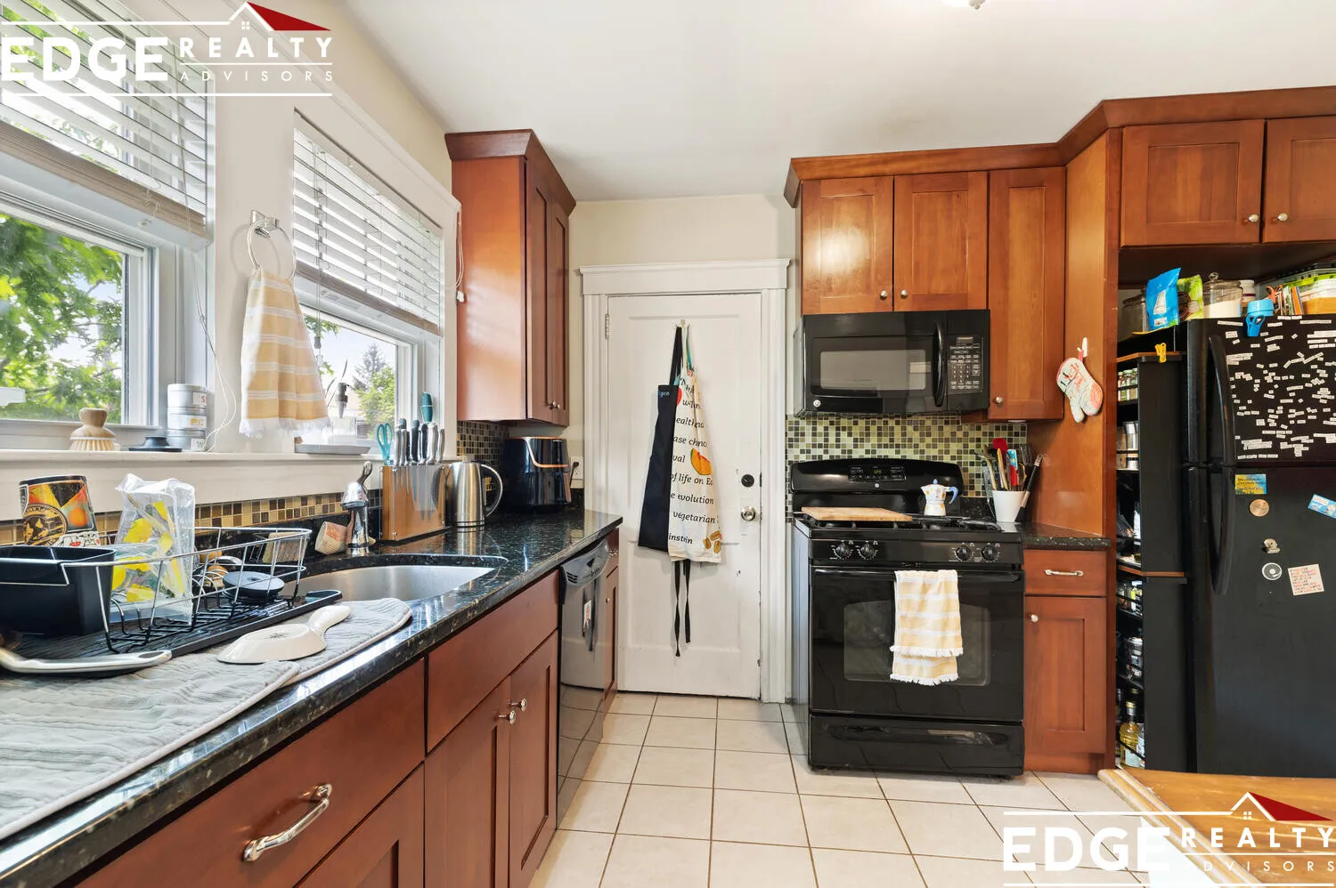 3 bed, 1 bath apartment for rent at 31 Willoughby St Unit 1, Brighton — photo 6 of 14