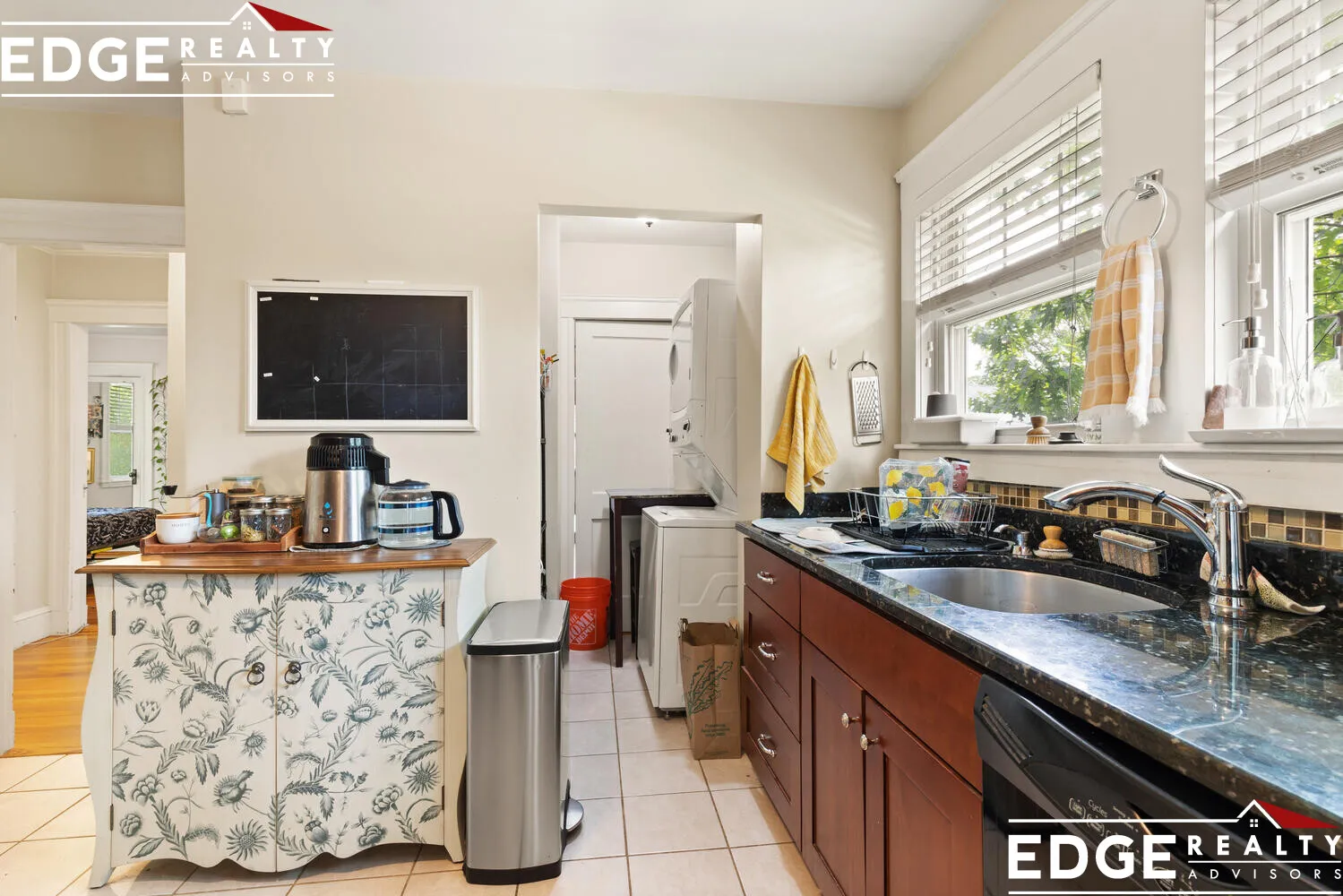 3 bed, 1 bath apartment for rent at 31 Willoughby St Unit 1, Brighton — photo 9 of 14
