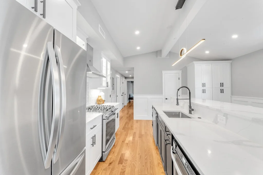 2 bed, 2 bath apartment for rent at 31 Woodlawn Unit 2, Jamaica Plain — photo 6 of 18