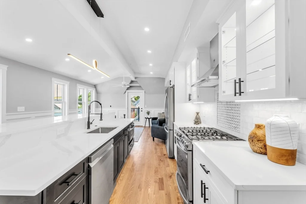 2 bed, 2 bath apartment for rent at 31 Woodlawn Unit 2, Jamaica Plain — photo 5 of 18