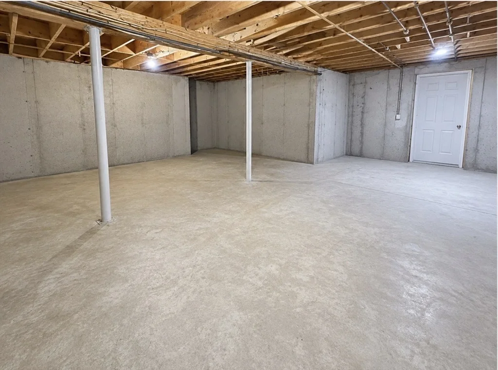 3 bed, 2 bath apartment for rent at 31 Woodside Circle, Sturbridge — photo 14 of 18