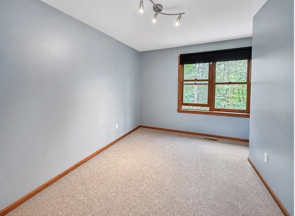 3 bed, 2 bath apartment for rent at 31 Woodside Circle, Sturbridge — photo 12 of 18