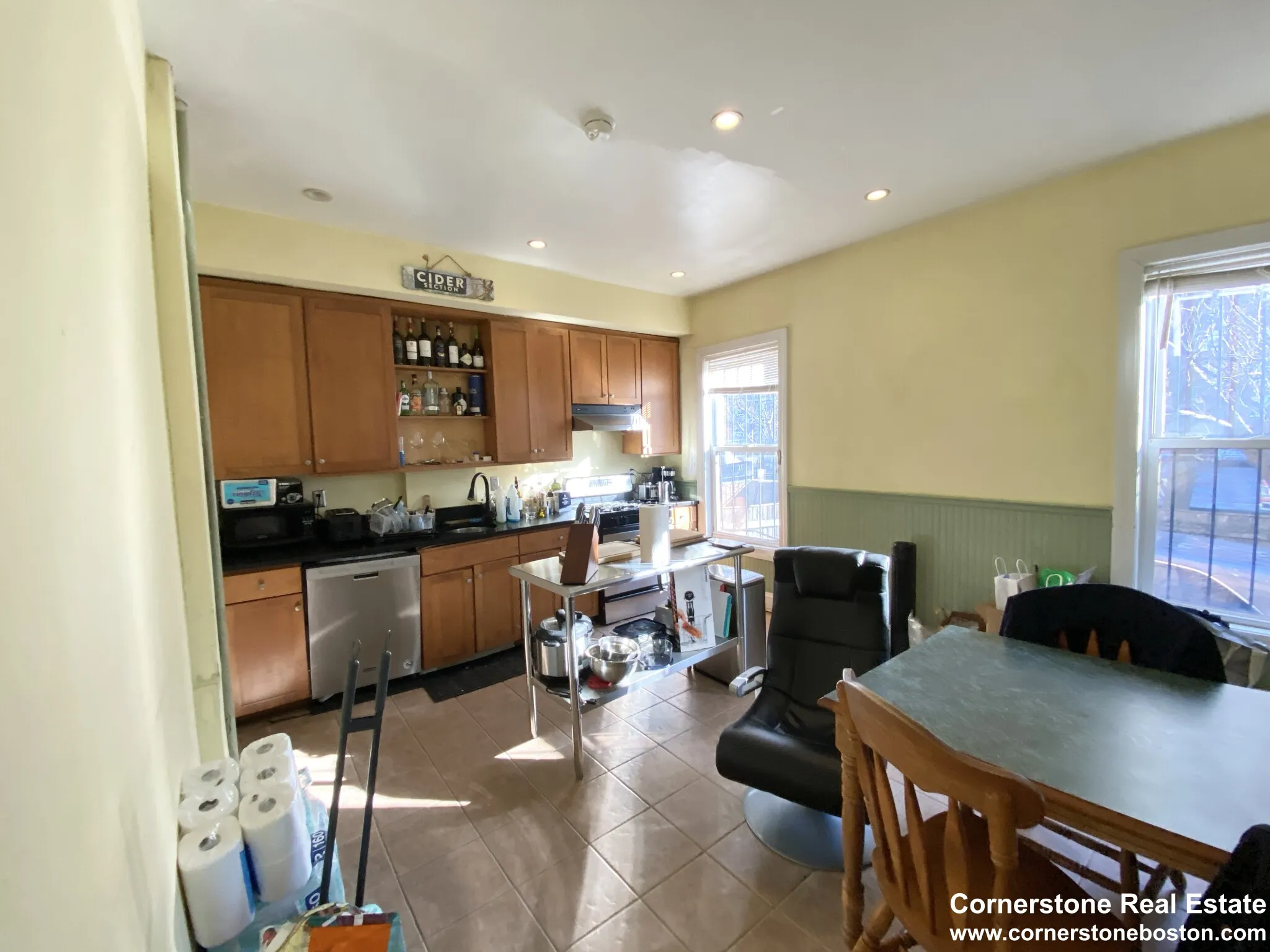 5 bed, 2.5 bath apartment for rent at 31 Worthington St Unit 1, Mission Hill — photo 8 of 42