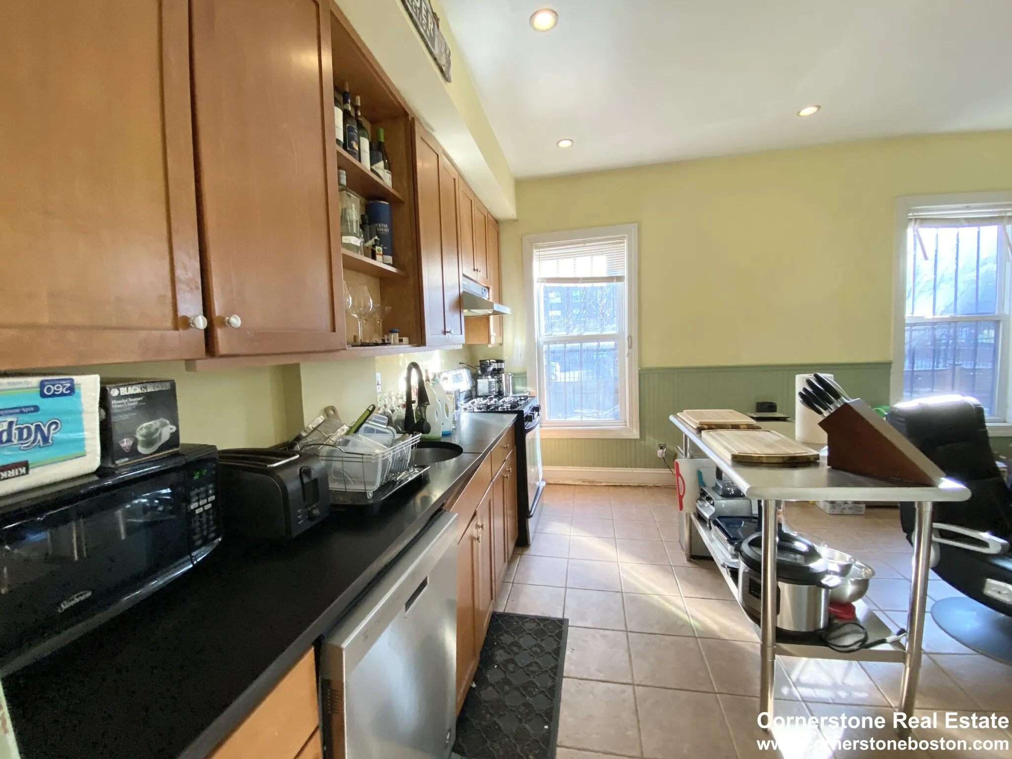 5 bed, 2.5 bath apartment for rent at 31 Worthington St Unit 1, Mission Hill — photo 9 of 42