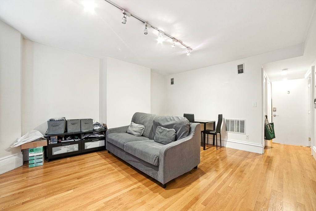 1 bed, 1 bath apartment for rent at 310 Shawmut Unit 3, South End — photo 3 of 17