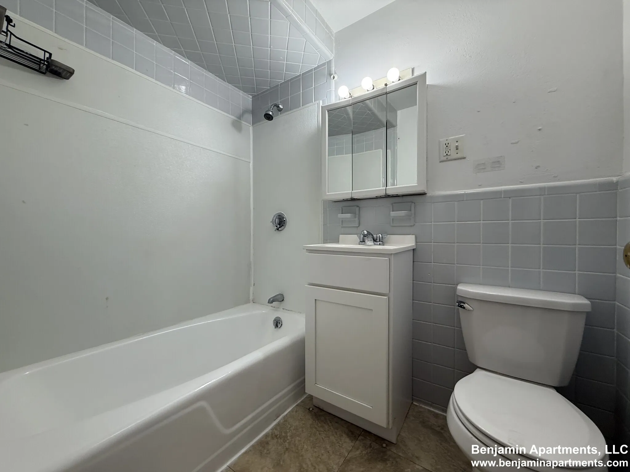 2 bed, 1 bath apartment for rent at 310 Tappan St Unit 3J, Aspinwall Hill — photo 13 of 14