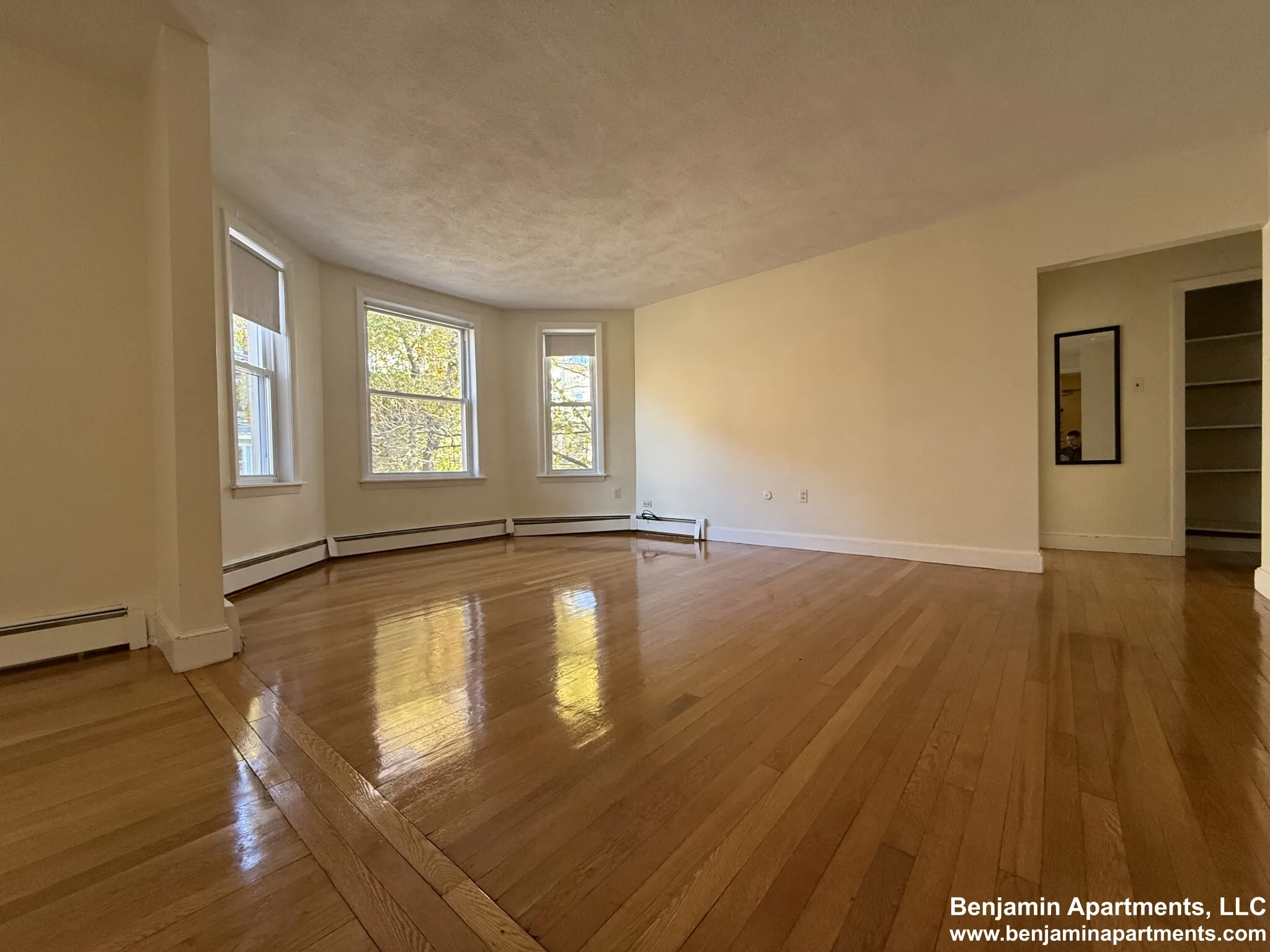 2 bed, 1 bath apartment for rent at 310 Tappan St Unit 3J, Aspinwall Hill — photo 2 of 14