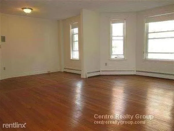 2 bed, 1 bath apartment for rent at 310 Tappan St Unit 5, Aspinwall Hill — photo 3 of 19