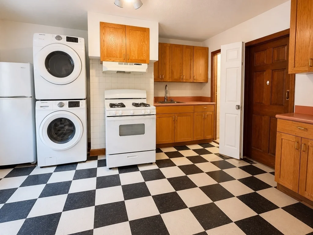 2 bed, 1 bath apartment for rent at 310R Prospect St Unit 1, Wellington-Harrington