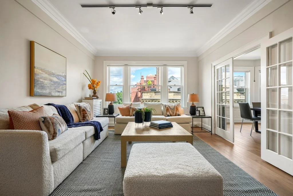 2 bed, 1.5 bath apartment for rent at 311 Commonwealth Ave Unit 61, Back Bay
