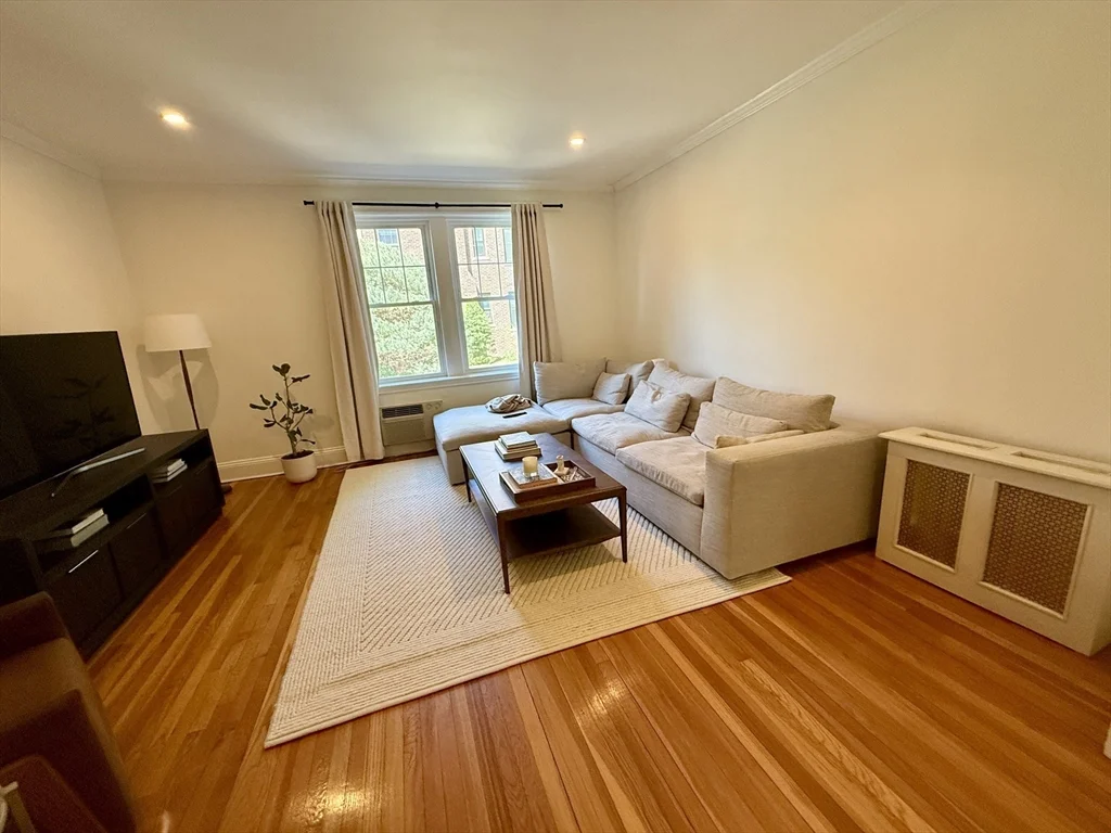 2 bed, 2 bath apartment for rent at 311 Tappan St Unit 1, Beaconsfield — photo 4 of 16