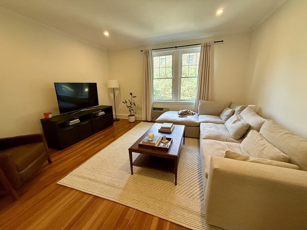2 bed, 2 bath apartment for rent at 311 Tappan St Unit 1, Beaconsfield — photo 5 of 16