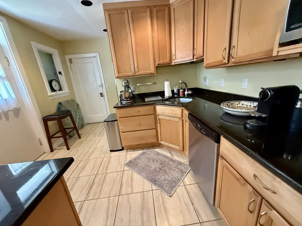 2 bed, 2 bath apartment for rent at 311 Tappan St Unit 1, Beaconsfield — photo 7 of 16