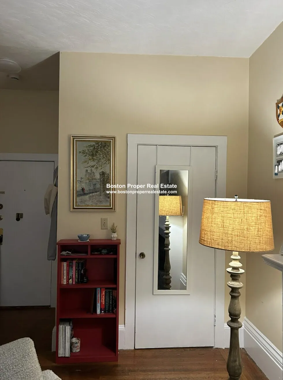 Studio bed, 1 bath apartment for rent at 312 Beacon St Unit 4, Back Bay — photo 4 of 9