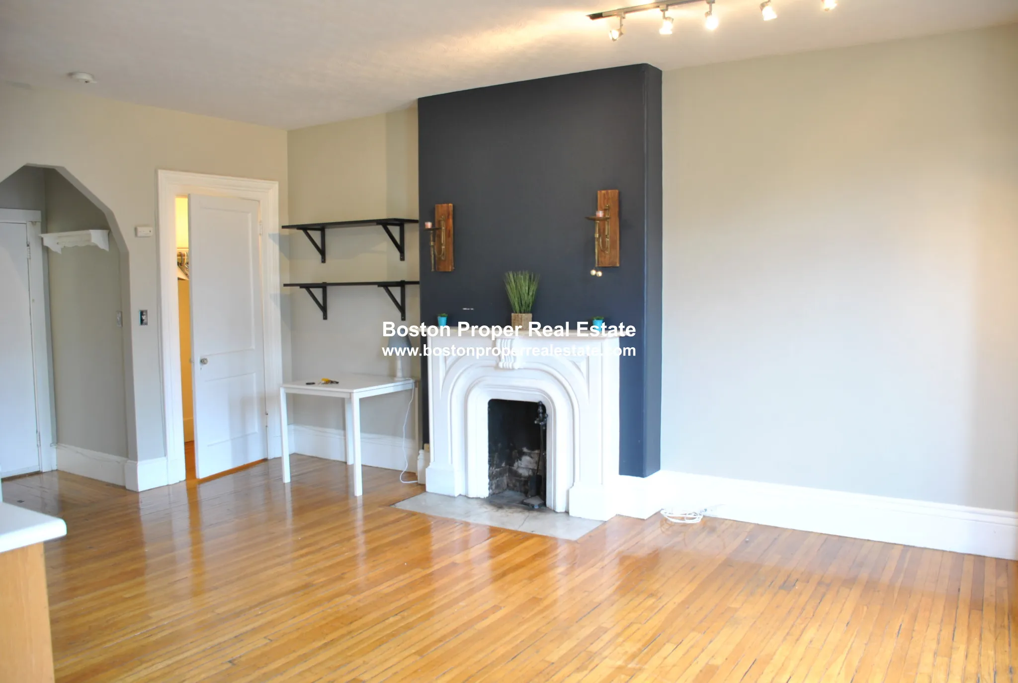 Studio bed, 1 bath apartment for rent at 312 Beacon St Unit 6, Back Bay — photo 2 of 9