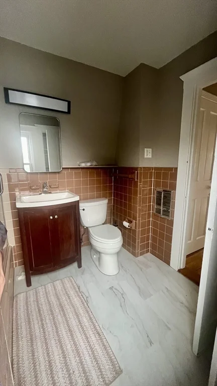 2 bed, 1 bath apartment for rent at 312 Humphrey St Unit 3, Beach Bluff — photo 6 of 7