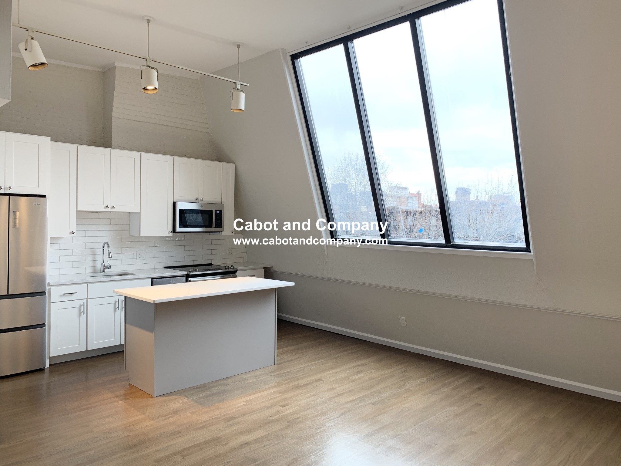 2 bed, 1 bath apartment for rent at 312 Marlborough St Unit PH, Back Bay — photo 1 of 15