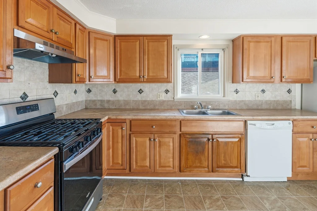 3 bed, 1 bath apartment for rent at 312 Rivet St Unit 2, New Bedford — photo 7 of 20