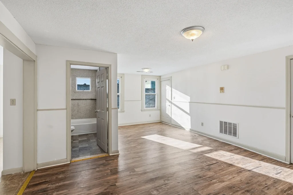 3 bed, 1 bath apartment for rent at 312 Rivet St Unit 2, New Bedford — photo 4 of 20