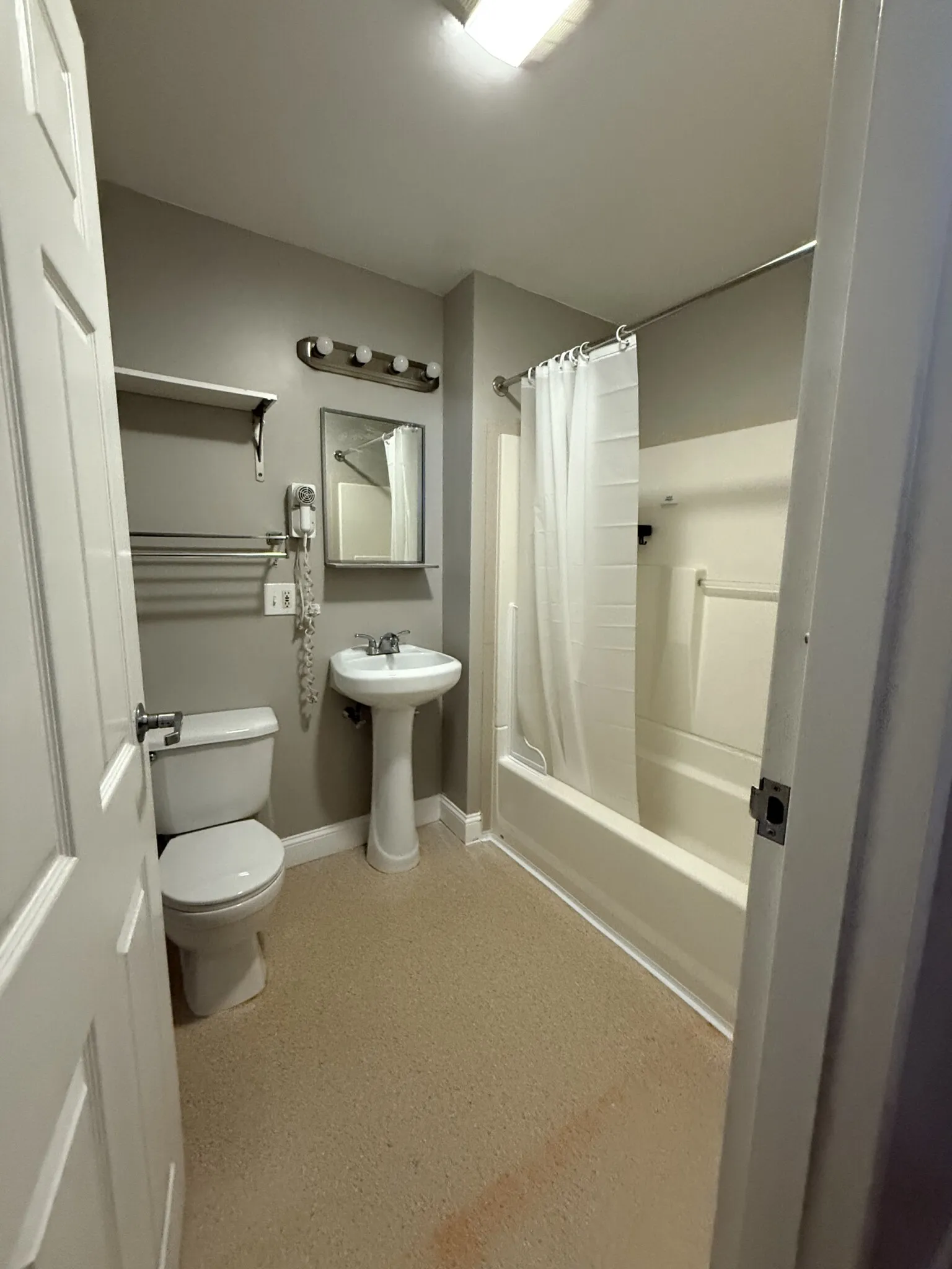 1 bed, 1 bath apartment for rent at 312 Shirley St Unit 110, Winthrop — photo 4 of 4