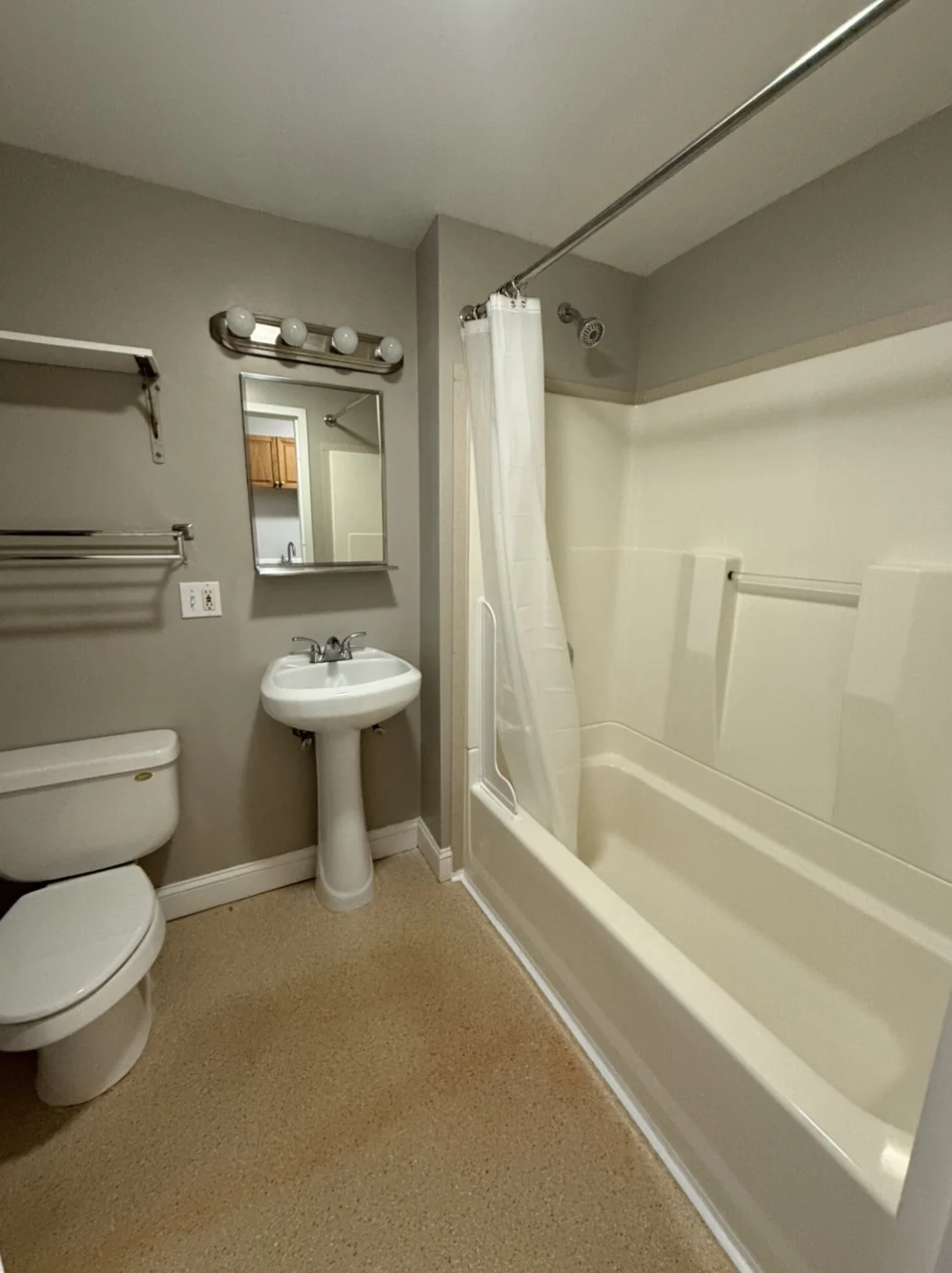 Studio bed, 1 bath apartment for rent at 312 Shirley St Unit 208, Winthrop — photo 8 of 8