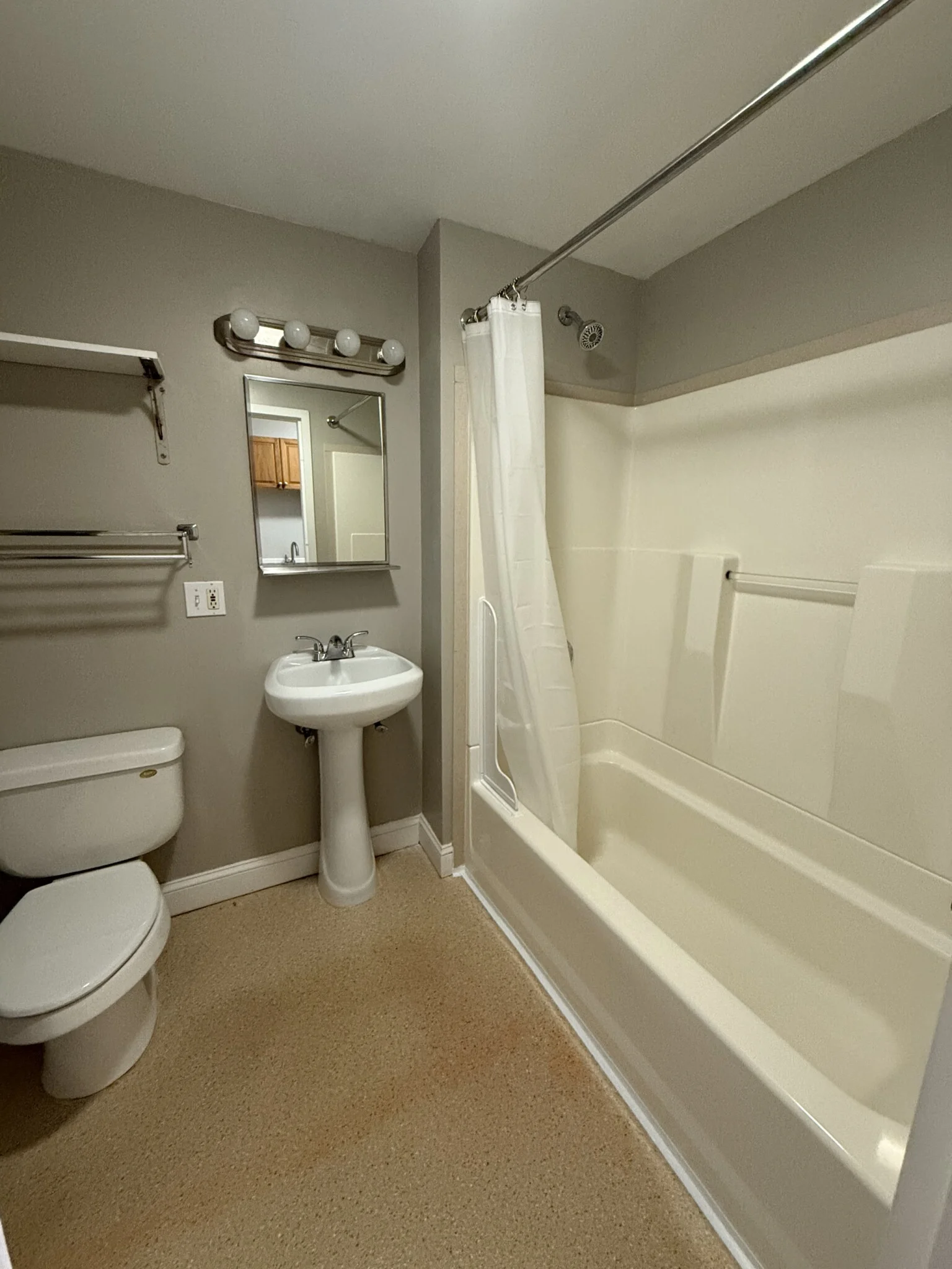 Studio bed, 1 bath apartment for rent at 312 Shirley St Unit 208, Winthrop — photo 2 of 8