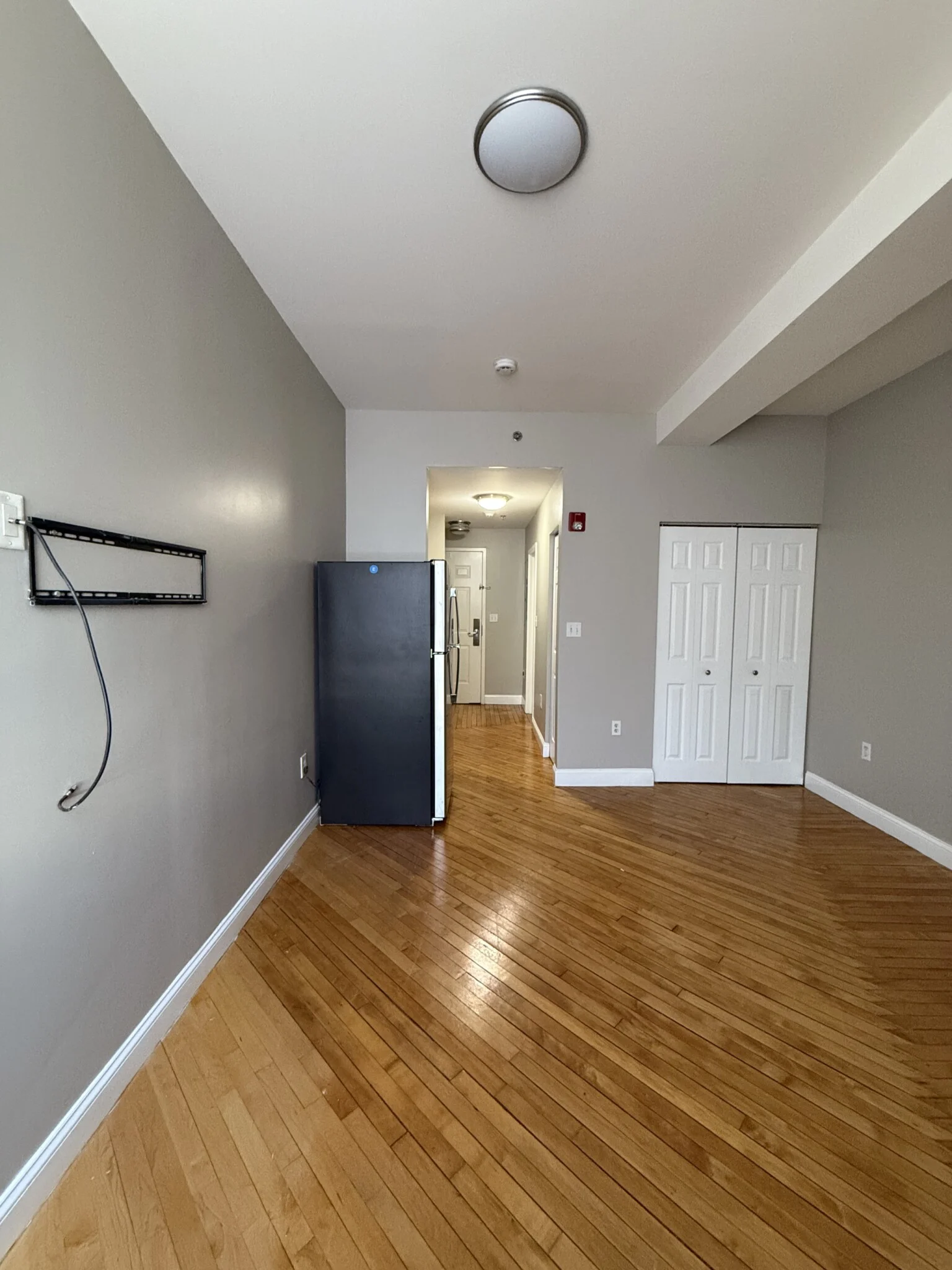 Studio bed, 1 bath apartment for rent at 312 Shirley St Unit 208, Winthrop — photo 5 of 8