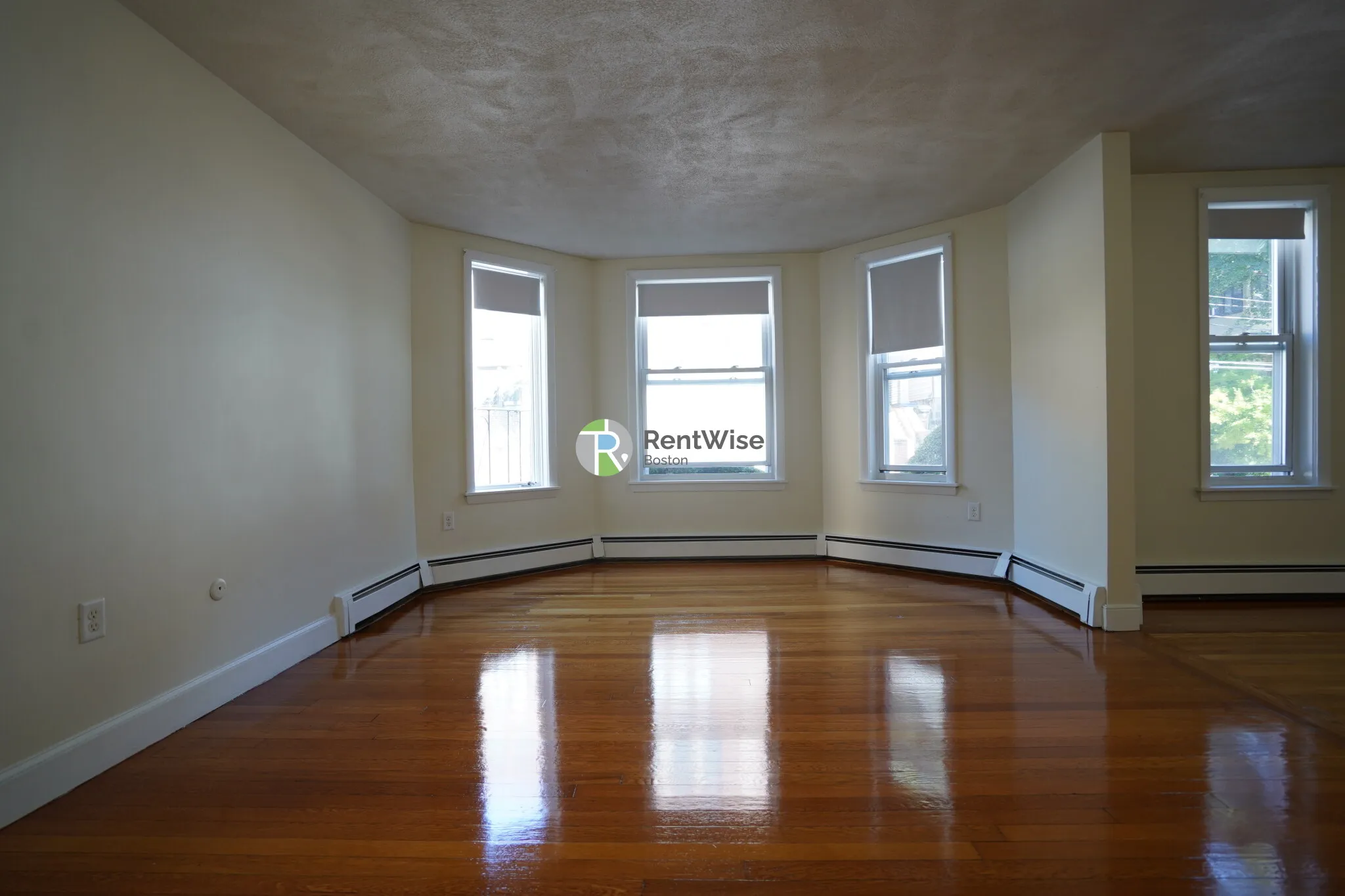 2 bed, 1 bath apartment for rent at 312 Tappan St Unit 1, Aspinwall Hill — photo 2 of 17