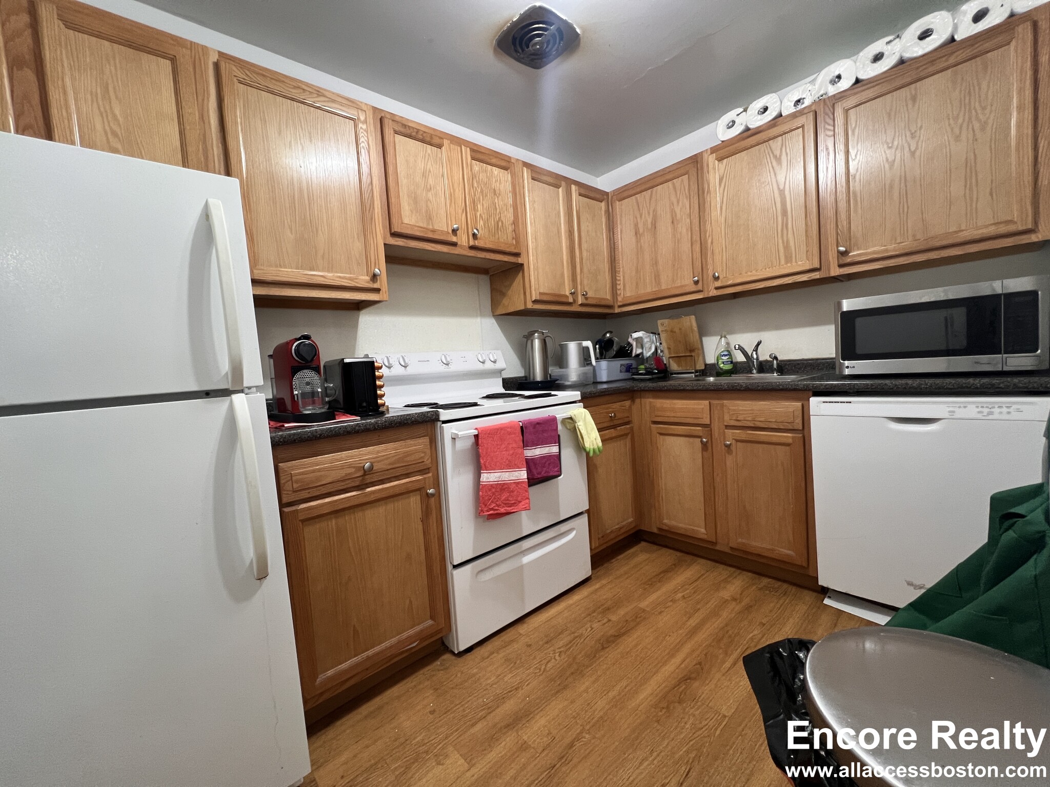 2 bed, 1 bath apartment for rent at 312 Tappan St Unit 1A, Aspinwall Hill — photo 1 of 15