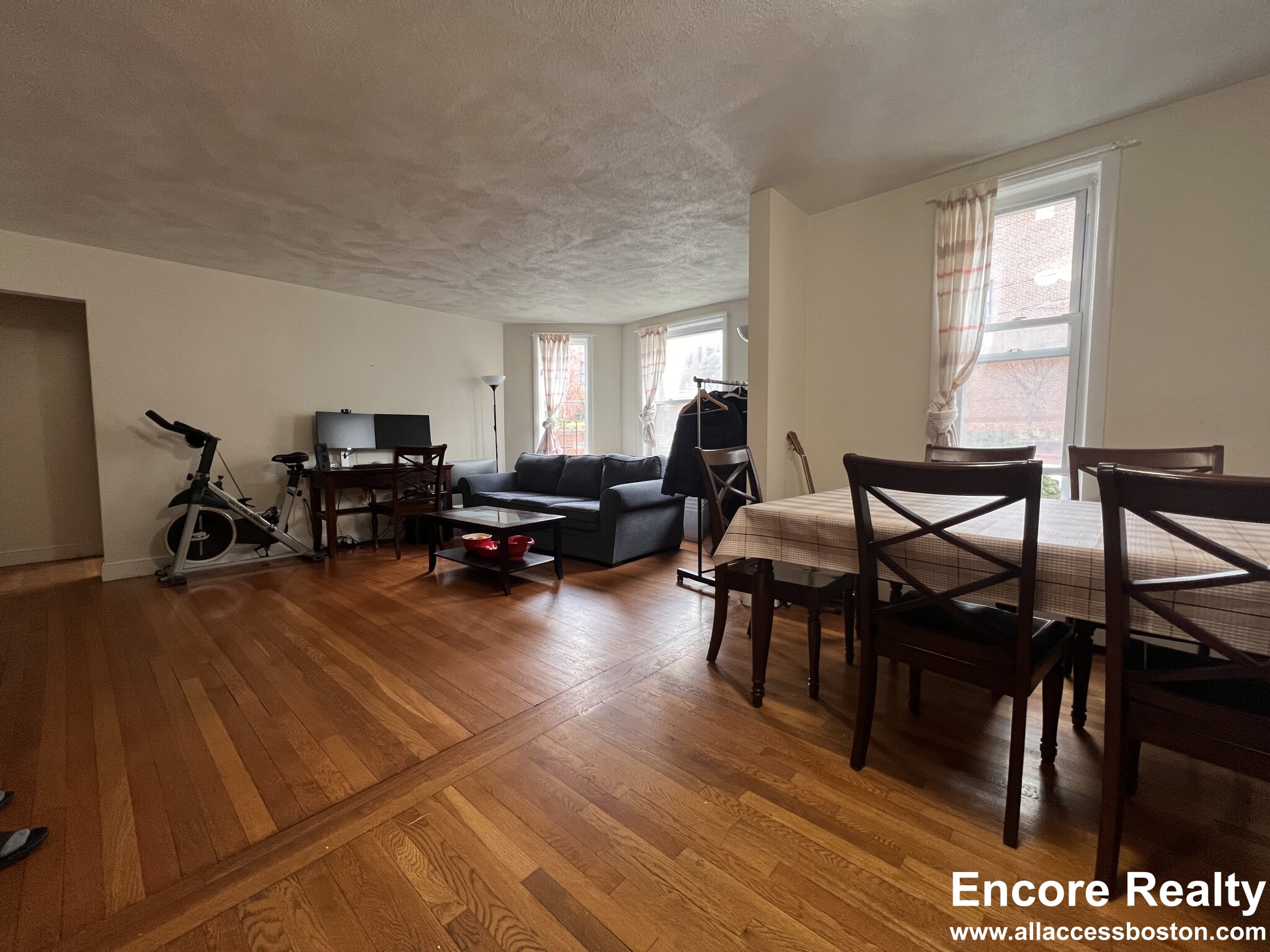 2 bed, 1 bath apartment for rent at 312 Tappan St Unit 1A, Aspinwall Hill — photo 2 of 15
