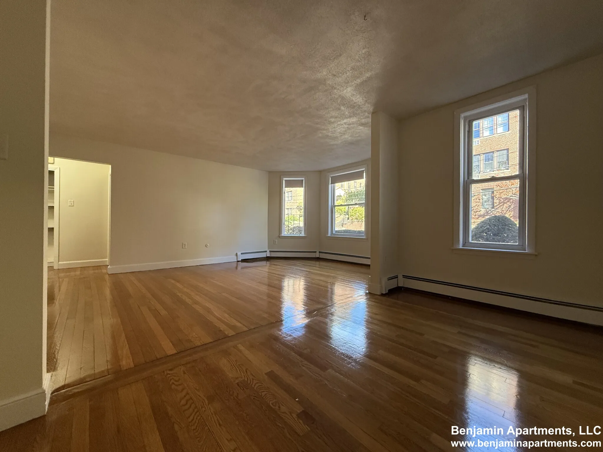 2 bed, 1 bath apartment for rent at 312 Tappan St Unit 1D, Aspinwall Hill — photo 2 of 12
