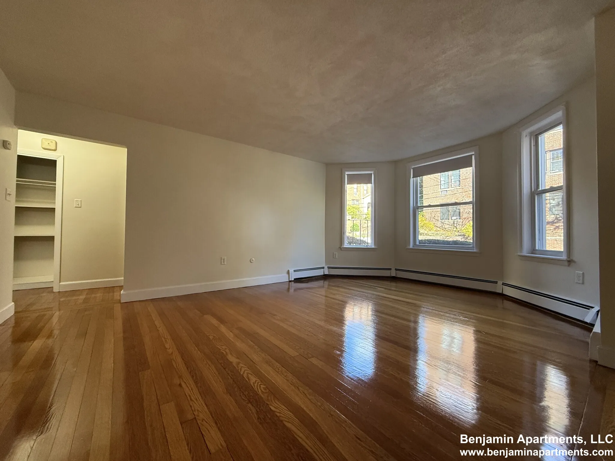 2 bed, 1 bath apartment for rent at 312 Tappan St Unit 1J, Aspinwall Hill — photo 3 of 12