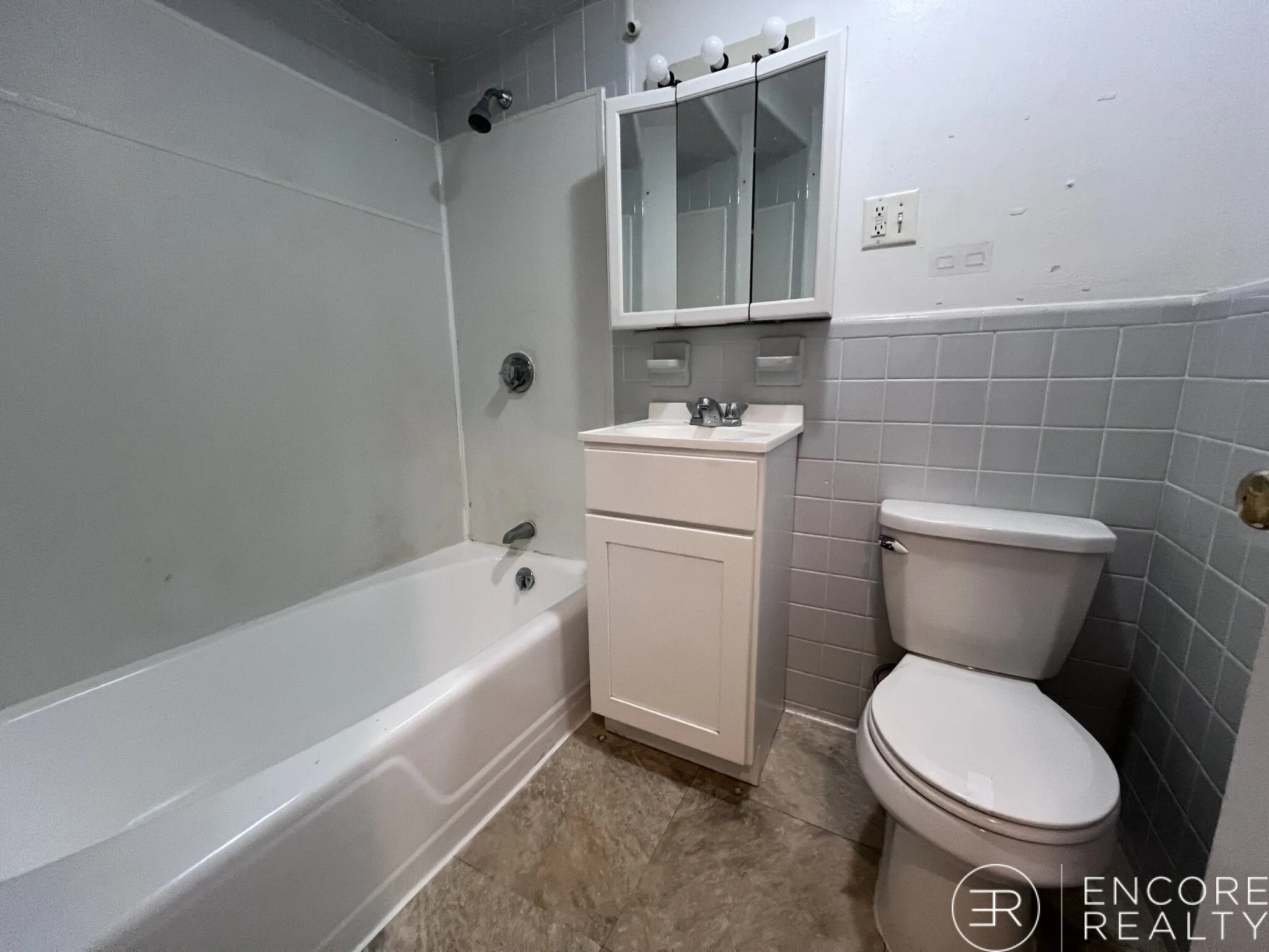 2 bed, 1 bath apartment for rent at 312 Tappan St Unit 3, Aspinwall Hill — photo 8 of 28
