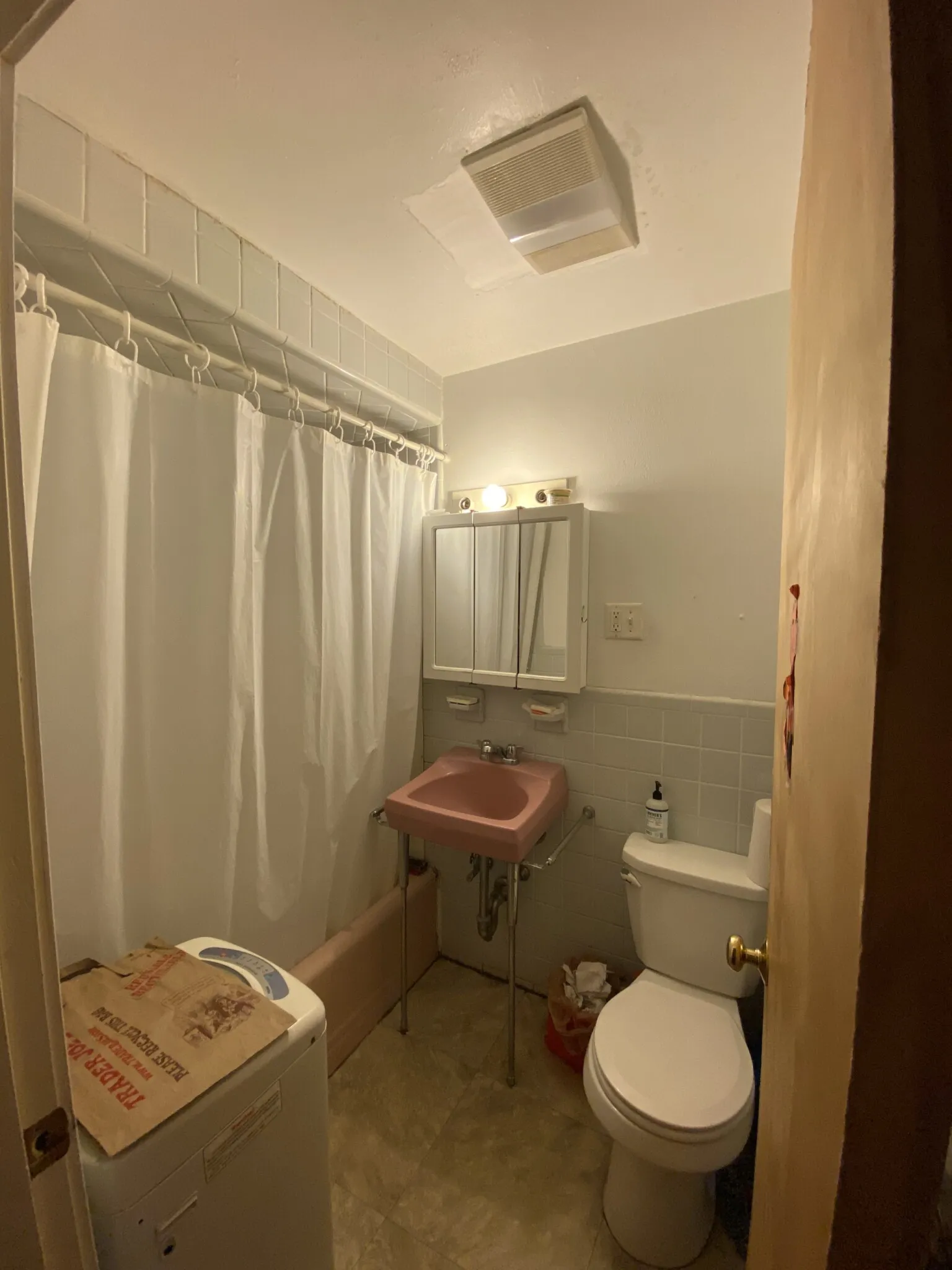 2 bed, 1 bath apartment for rent at 312 Tappan St Unit 3, Aspinwall Hill — photo 18 of 28