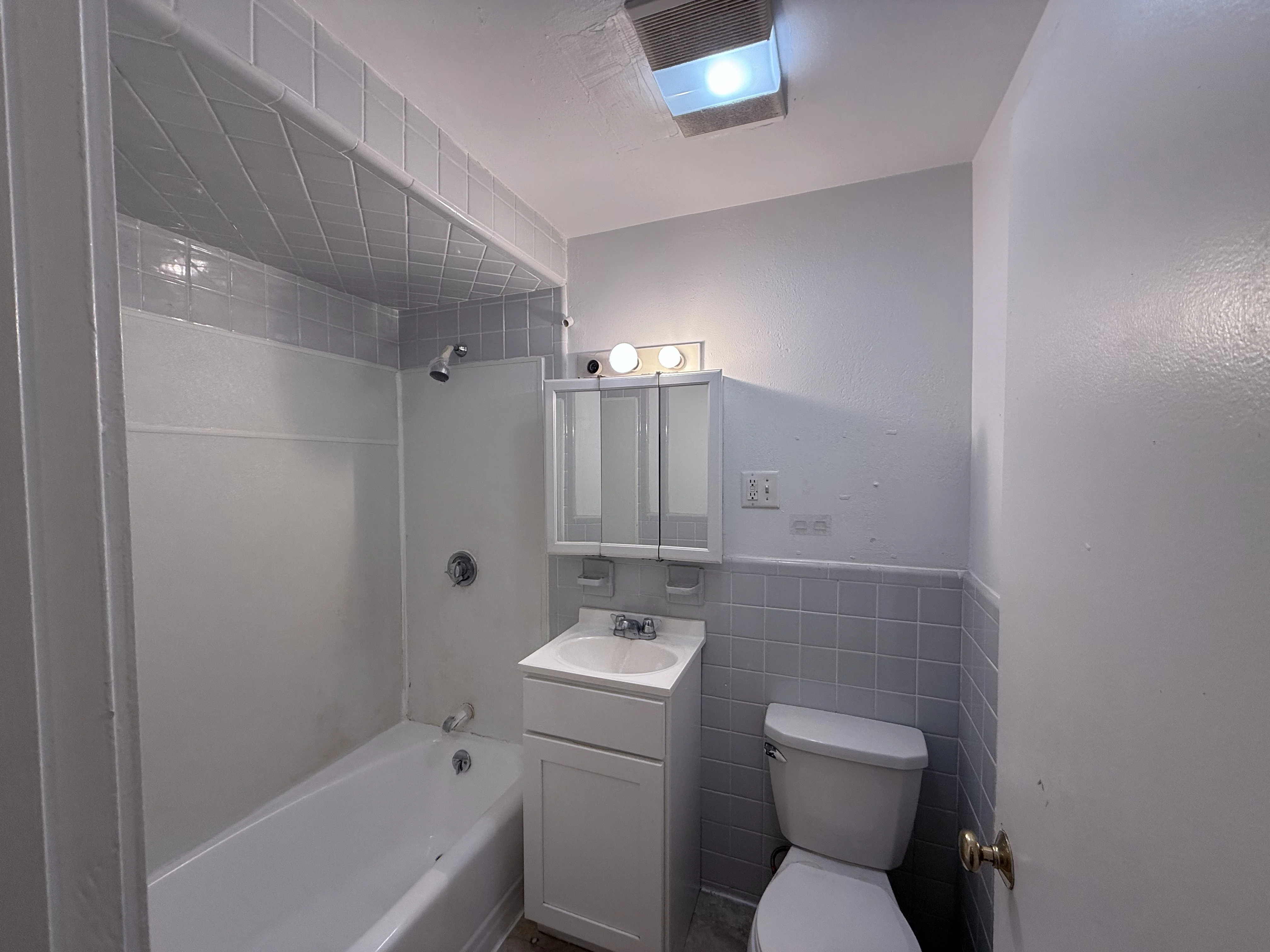 2 bed, 1 bath apartment for rent at 312 Tappan St Unit 4, Aspinwall Hill — photo 13 of 16