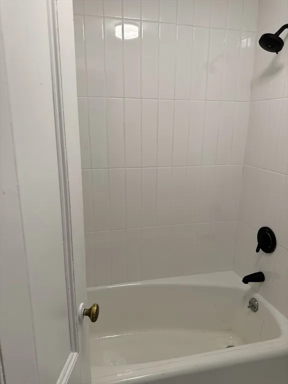 Studio bed, 1 bath apartment for rent at 313 Essex St Unit 203, Salem — photo 5 of 21