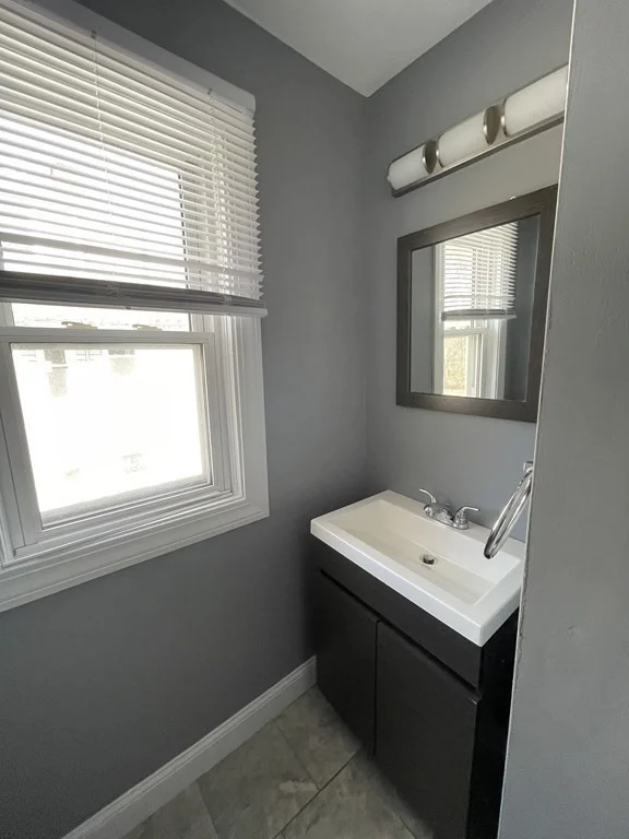 2 bed, 1 bath apartment for rent at 313 N Washington Unit 2, North Attleboro — photo 3 of 6