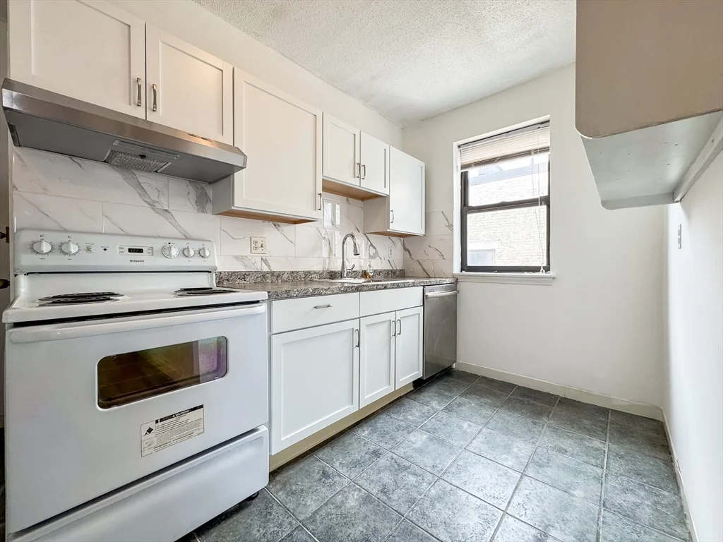 2 bed, 1 bath apartment for rent at 313 Summit Ave Unit 10, Brighton — photo 2 of 10