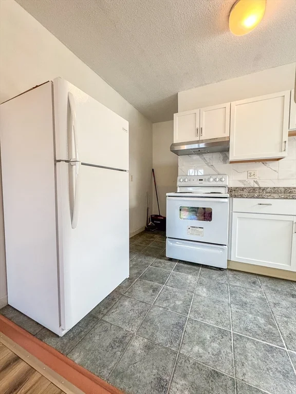 2 bed, 1 bath apartment for rent at 313 Summit Ave Unit 10, Brighton — photo 4 of 10