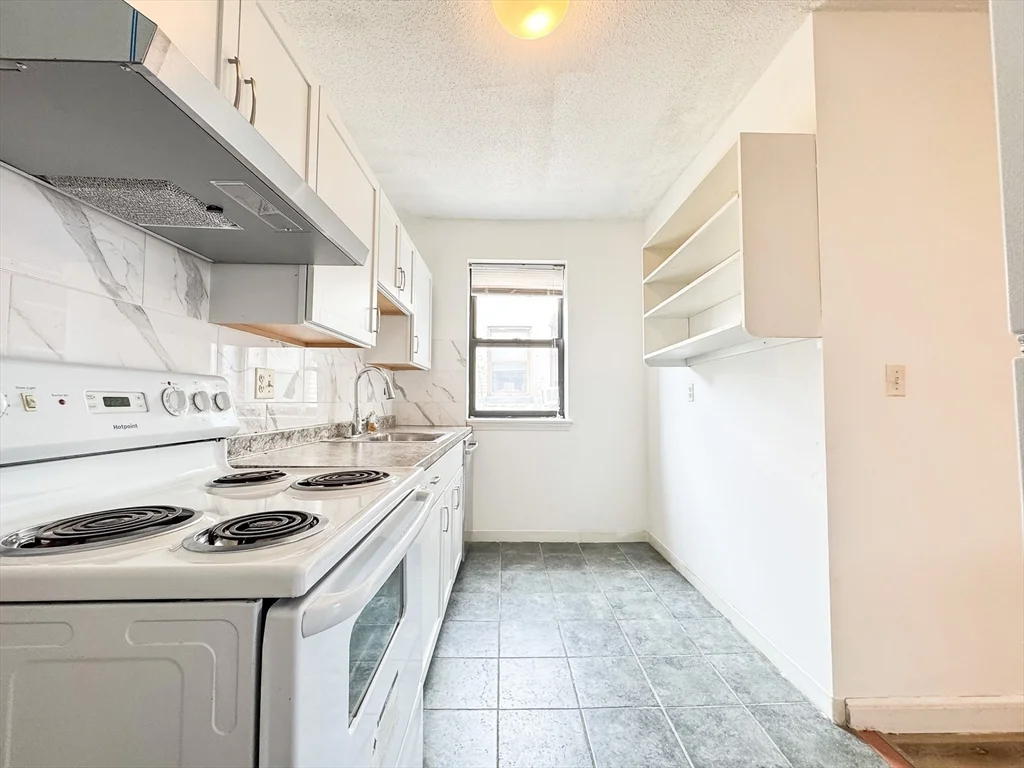 2 bed, 1 bath apartment for rent at 313 Summit Ave Unit 10, Brighton — photo 3 of 10