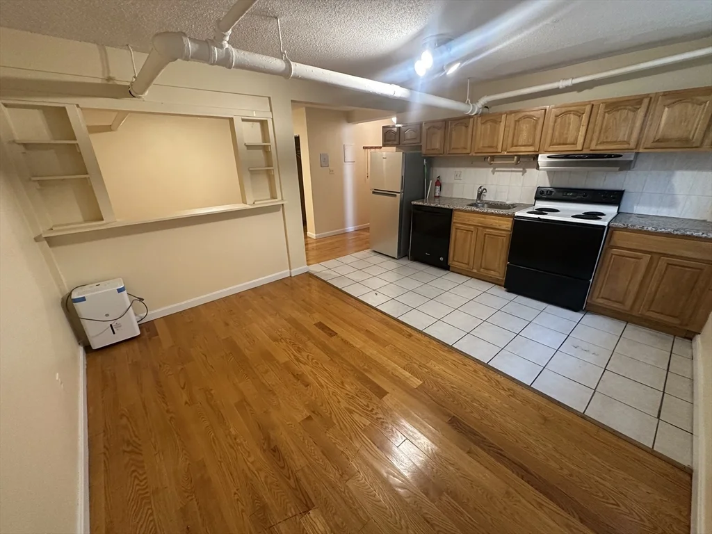 1 bed, 1 bath apartment for rent at 313 Summit Ave Unit 13, Brighton — photo 1 of 6