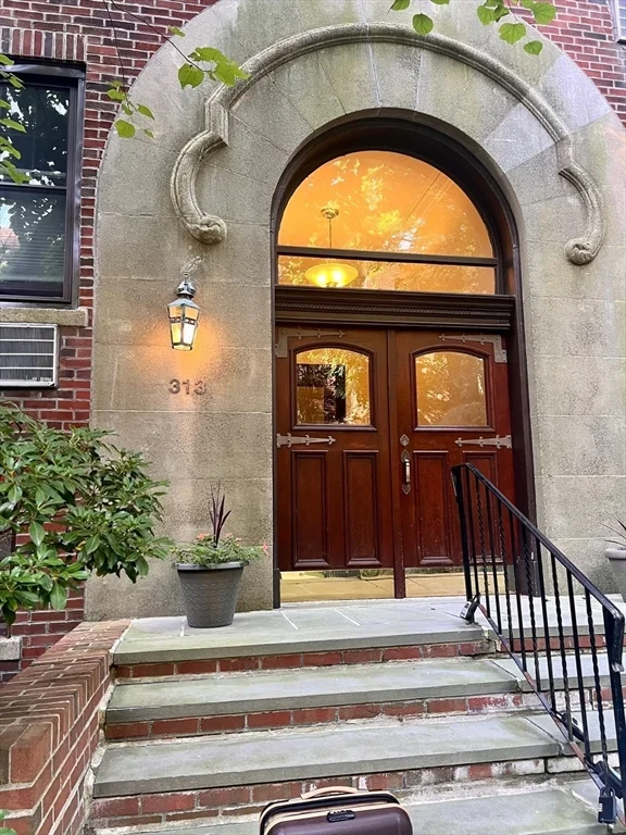 3 bed, 2 bath apartment for rent at 313 Tappan St Unit 3, Brookline Hills — photo 1 of 23