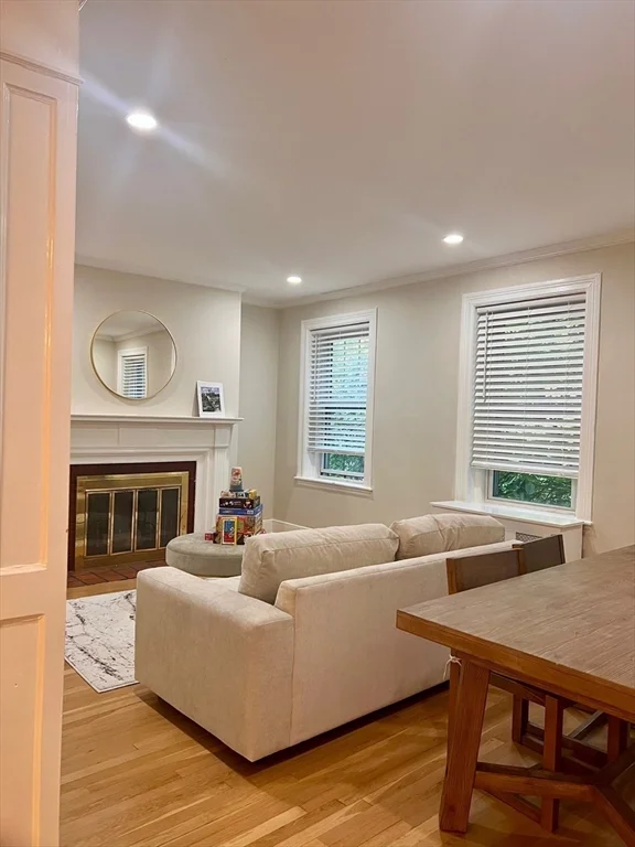 3 bed, 2 bath apartment for rent at 313 Tappan St Unit 3, Brookline Hills — photo 3 of 23