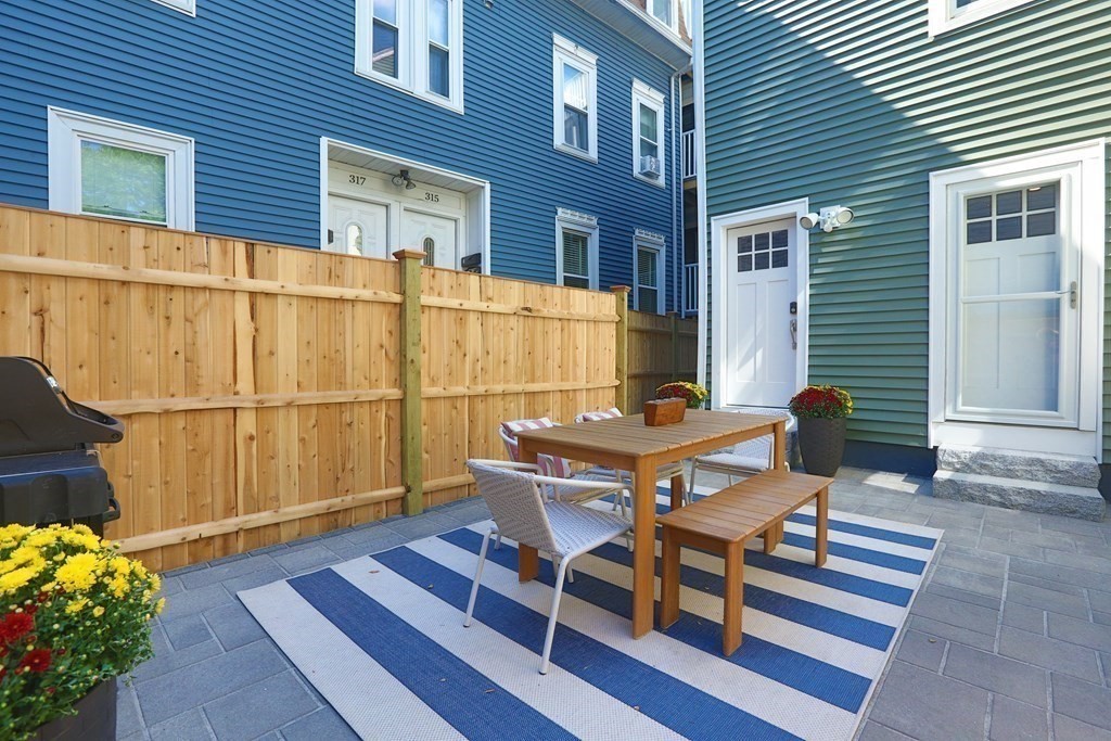 2 bed, 1 bath apartment for rent at 313 W 4th St Unit 1, South Boston